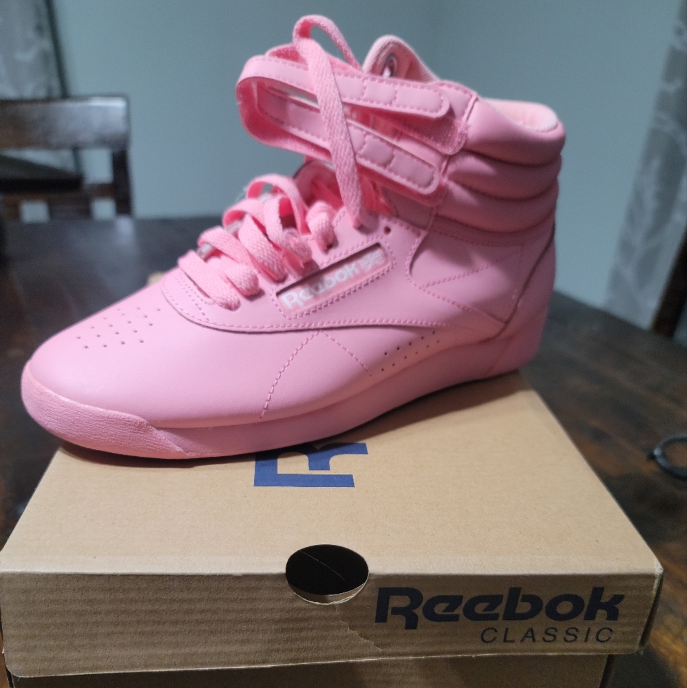 Reebox hi fitness Size 6.5 new with tags